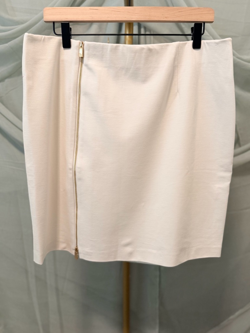 Vince Camuto Off-White Skirt with Gold Zipper